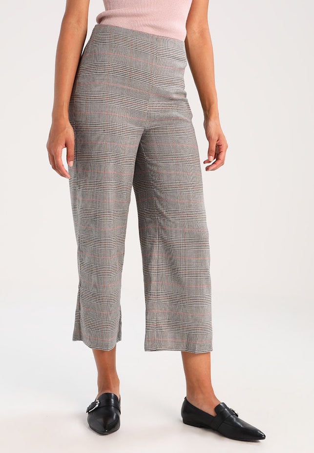 La Camicia Va Dentro O Fuori I Pantaloni