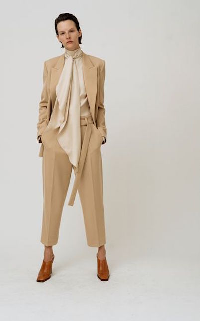 Come abbinare la camicia in seta in modo casual